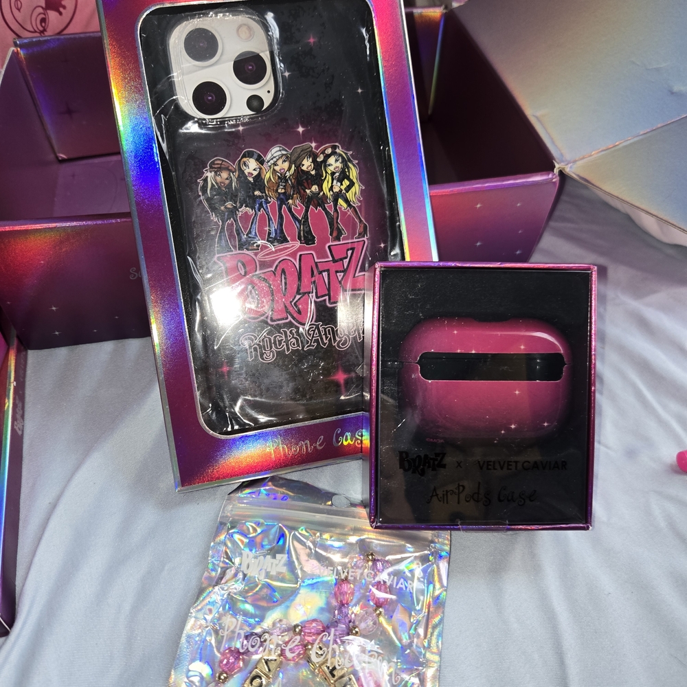Velvet Caviar Bratz iPhone and AirPods Case - Black and Pink